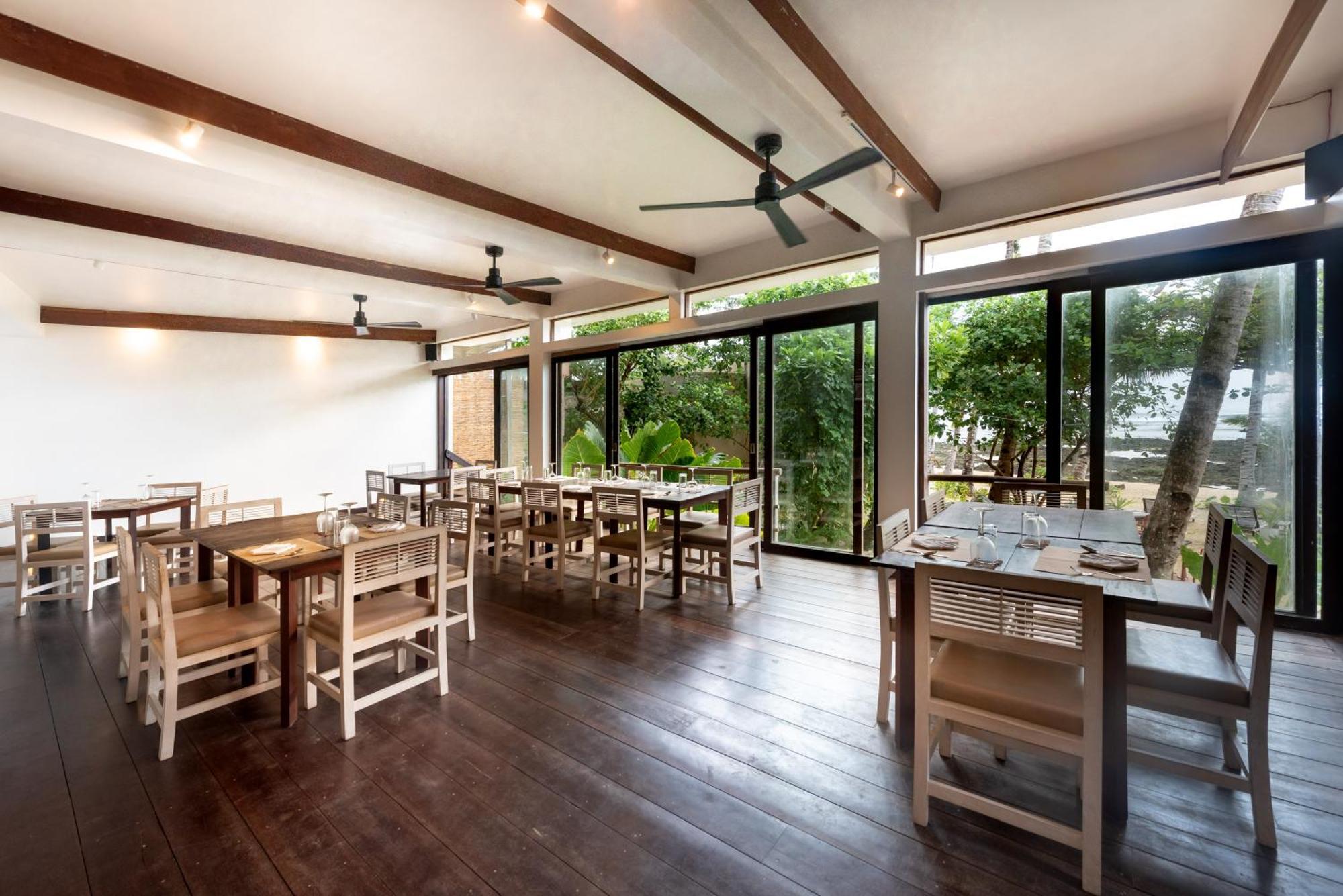 L'Osteria Luxe Beachfront B&B General Luna  Exterior foto